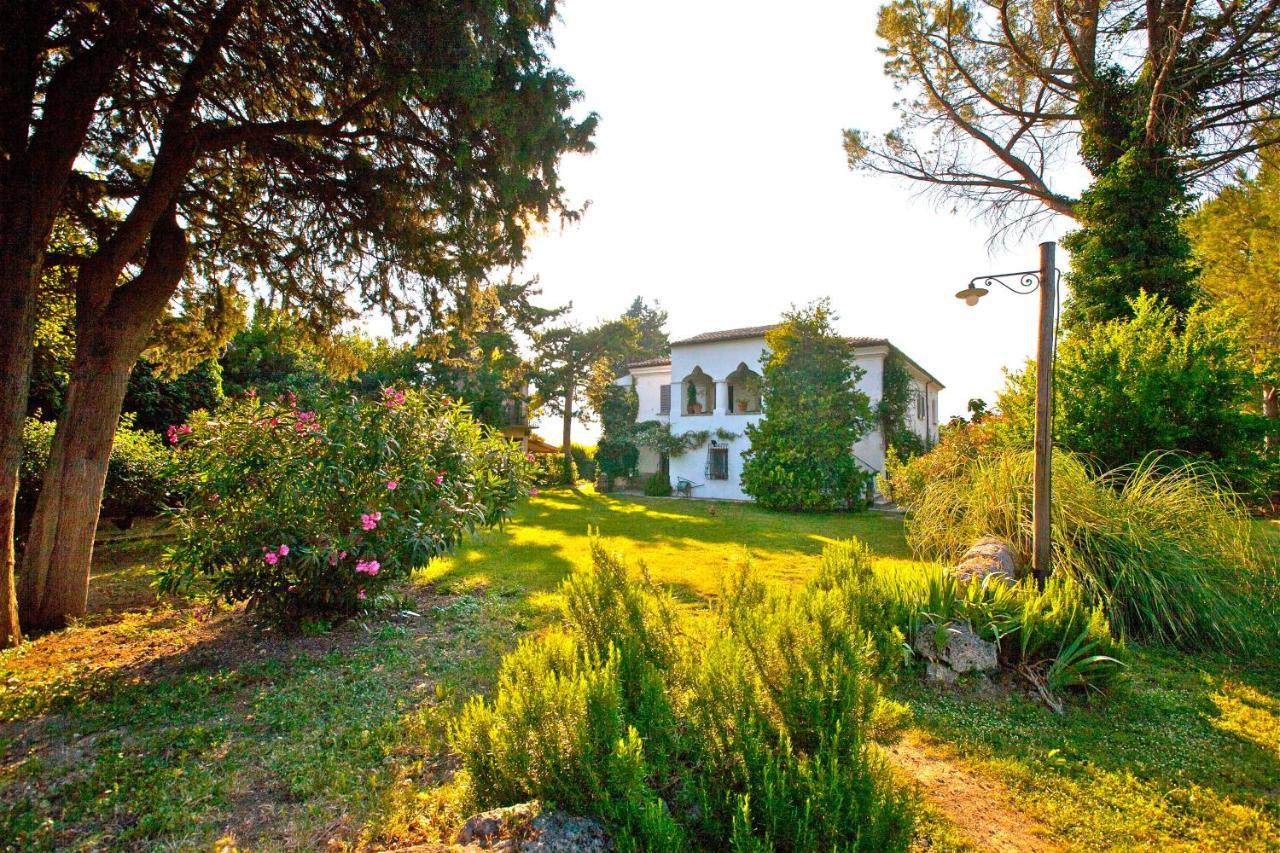 Agriturismo "Borgo Madonna Degli Angeli" - Charming Cottages In The Gardens ! Tocco da Casauria Экстерьер фото