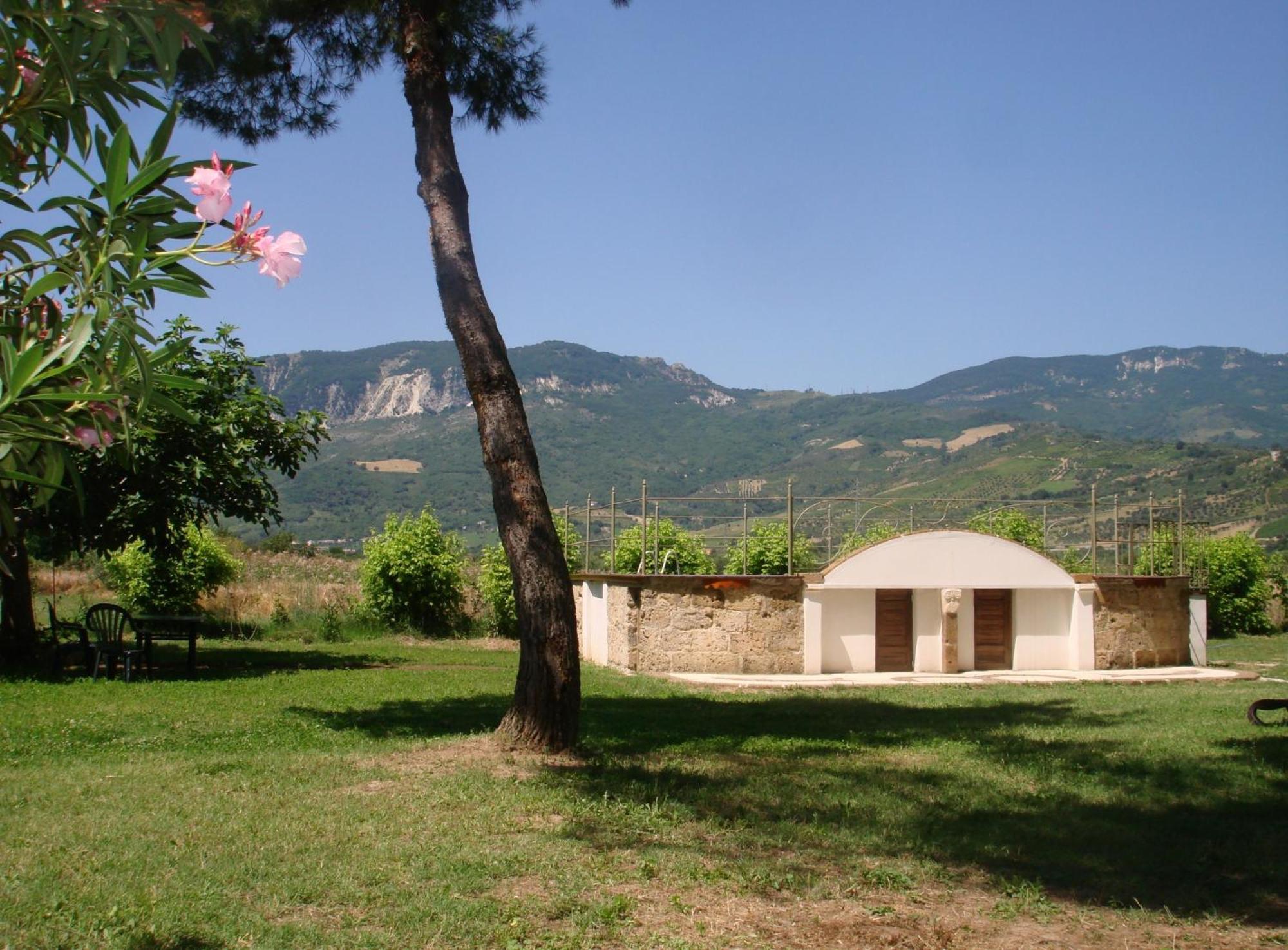 Agriturismo "Borgo Madonna Degli Angeli" - Charming Cottages In The Gardens ! Tocco da Casauria Экстерьер фото